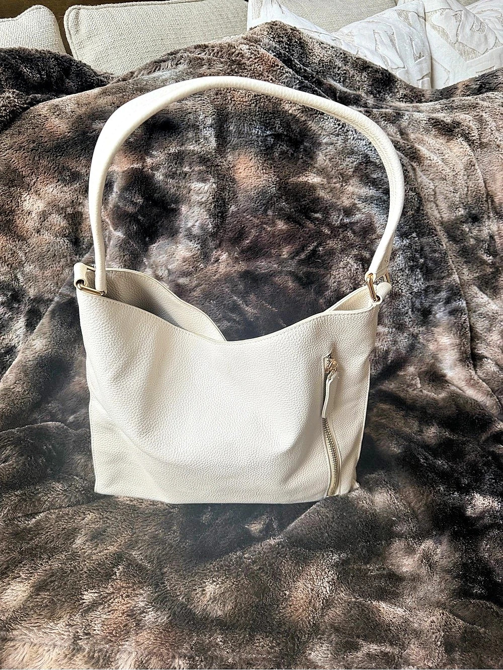 Tote le Monde Off-White / Ivory Shoulder Bag